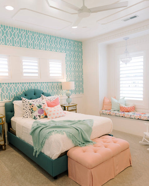 Déco chambre ado fille en corail turquoise et blanc crème