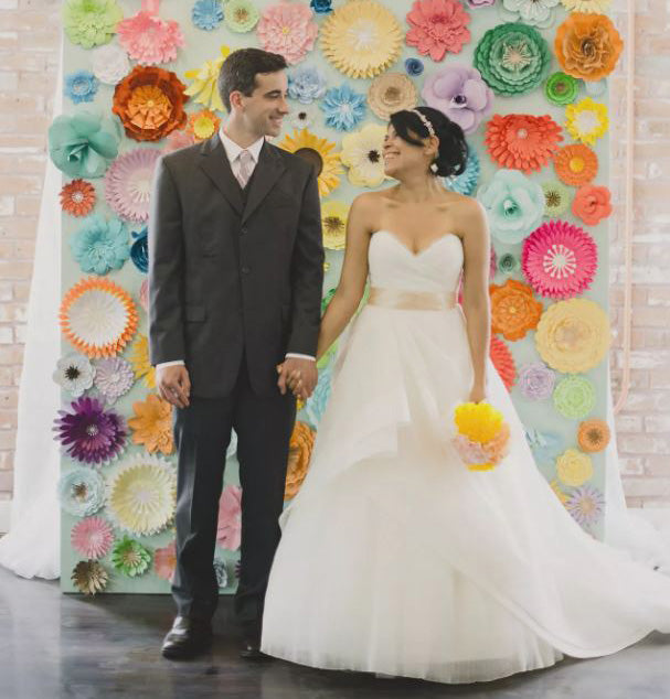 Décos cérémonie de mariage toile de fleurs en papier