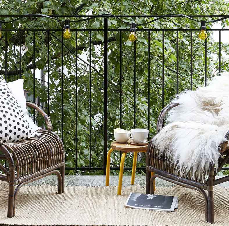 Balcon avec Guirlande Lumineuse
