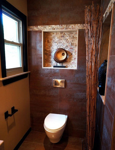 Bambous dans les toilettes