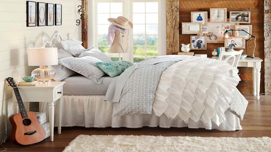 Bureau dans une chambre à coucher de fille ado