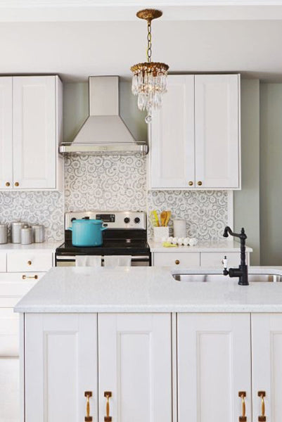 Cuisine romantique avec touches de laitons