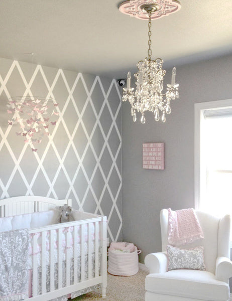 Décoration de couleur grise pour bébé fille