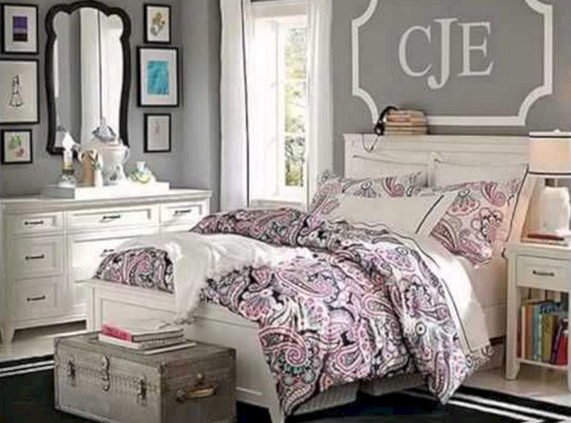 Chambre ado fille avec design aéré et féminin