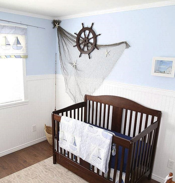 Décoration d'une chambre de nourrisson avec le thème des bateaux