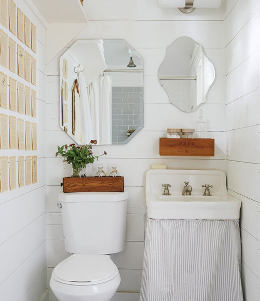 Décoration salle de bain avec deux miroirs
