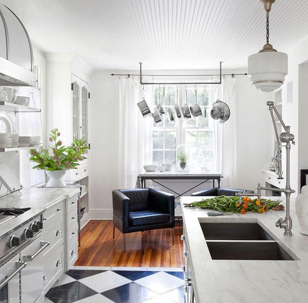 Design cuisine avec récupération d'accessoires de plomberie