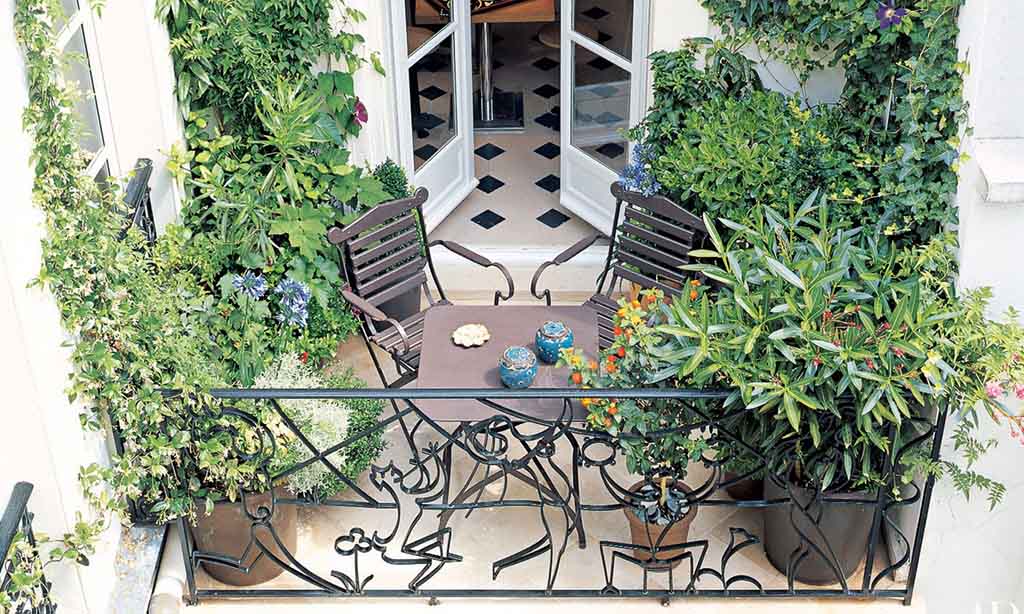 Grand Balcon Avec Verdure