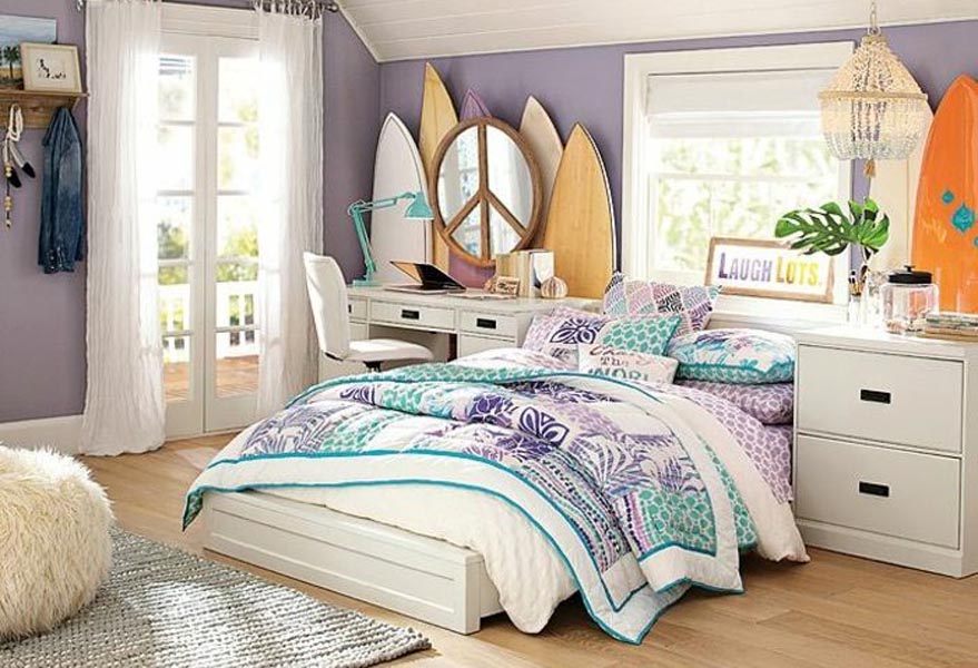 Idée déco chambre ado fille avec planches de surf