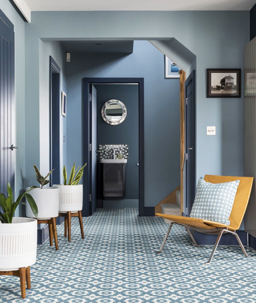 Idée déco couloir teinte bleue