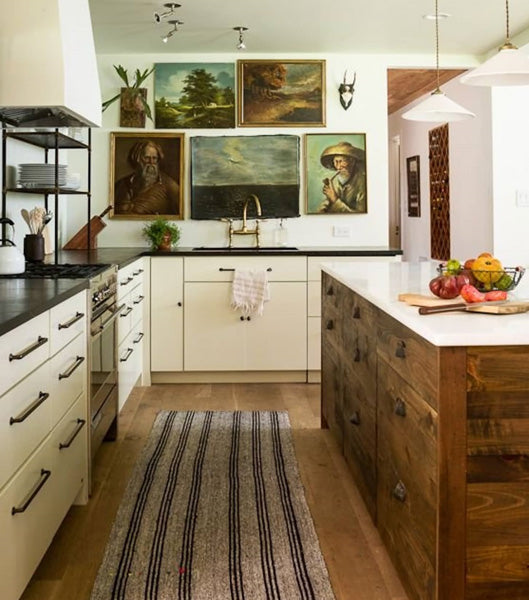Idée déco œuvres d'arts sur mur de cuisine