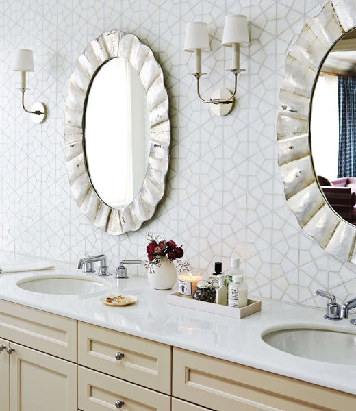 Idée déco salle de bain avec miroir glamour
