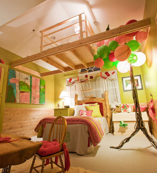 Chambre adolescente avec ambiance chaleureuse et colorée