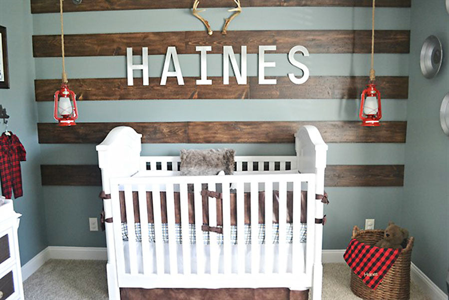 Idée décoration chambre bébé garçon selon thème de la nature et du bois