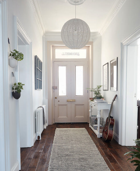 Idée décoration couloir avec couleurs neutres