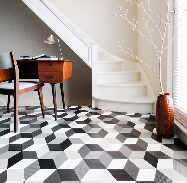Idée décoration couloir avec un sol à motif géométrique