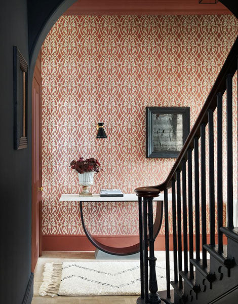 Idée décoration couloir avec un papier peint vintage