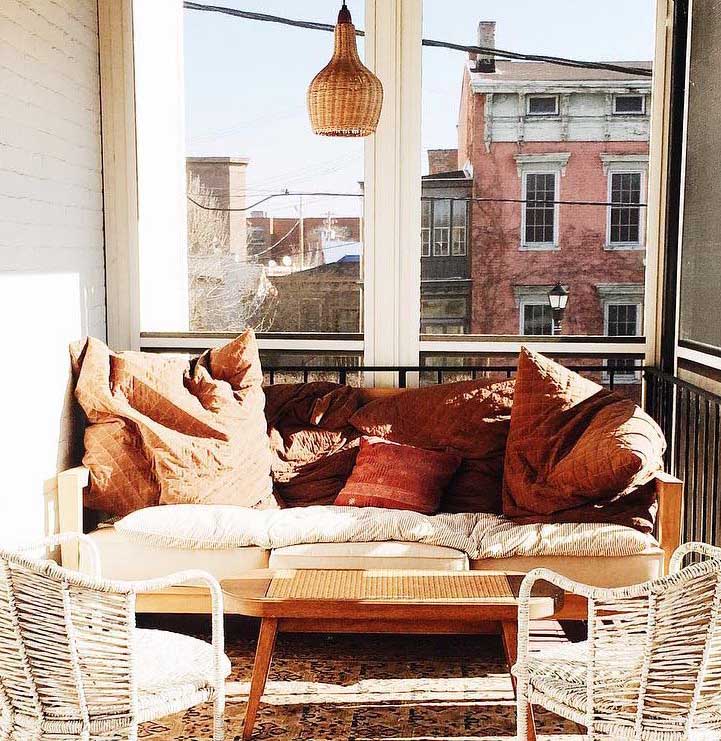 Espace extérieur balcon avec des sièges éclectiques