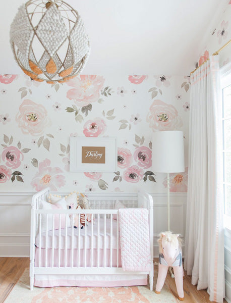 Mur avec papier peint à fleurs