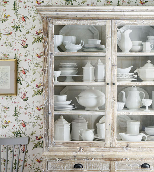 Placard ancien pour porcelaine