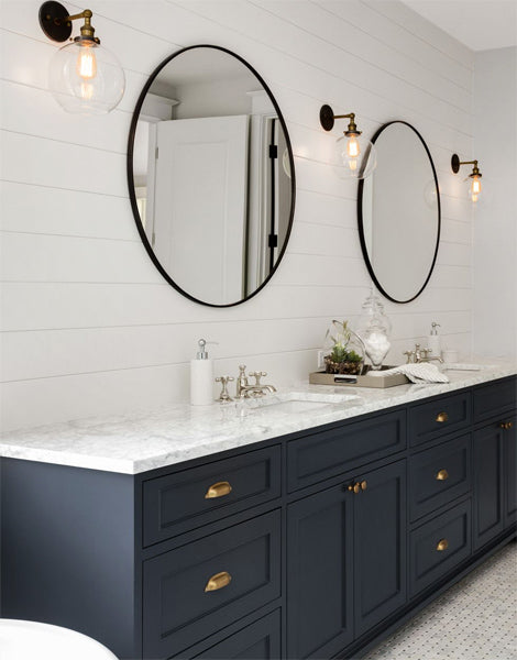 Salle de bain peinte en blanc