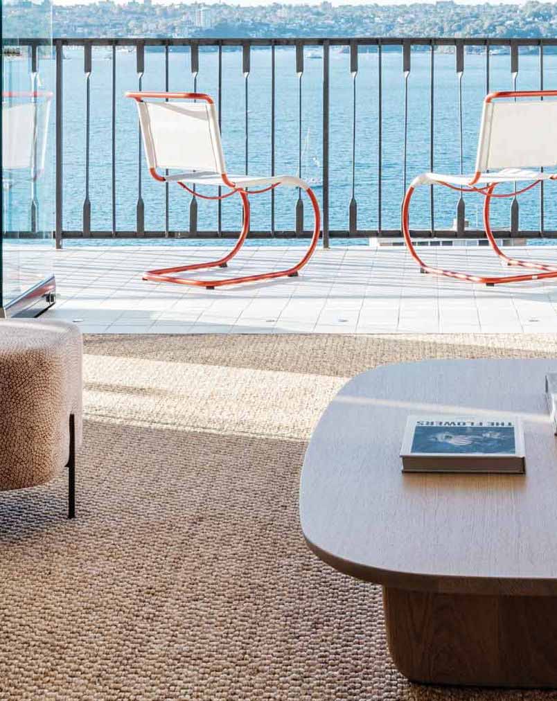 Terrasse moderne avec balcon