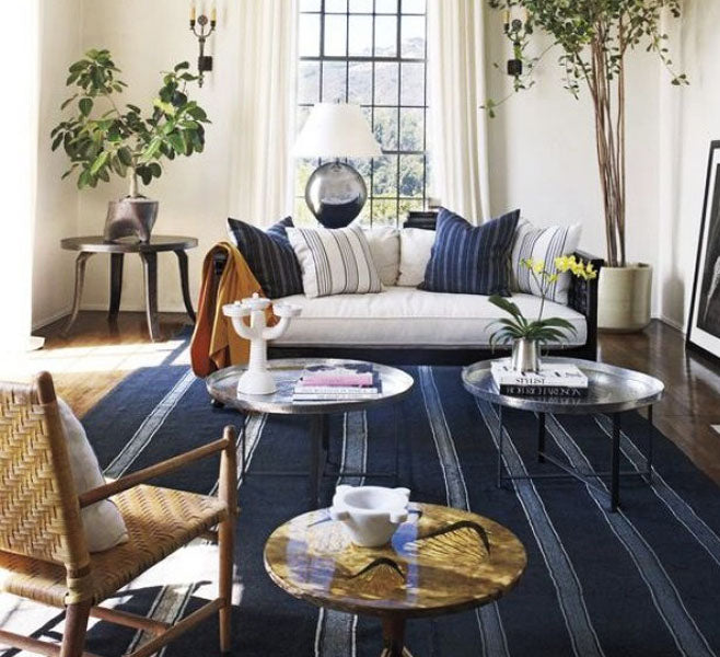 Tapis bleu rayé
