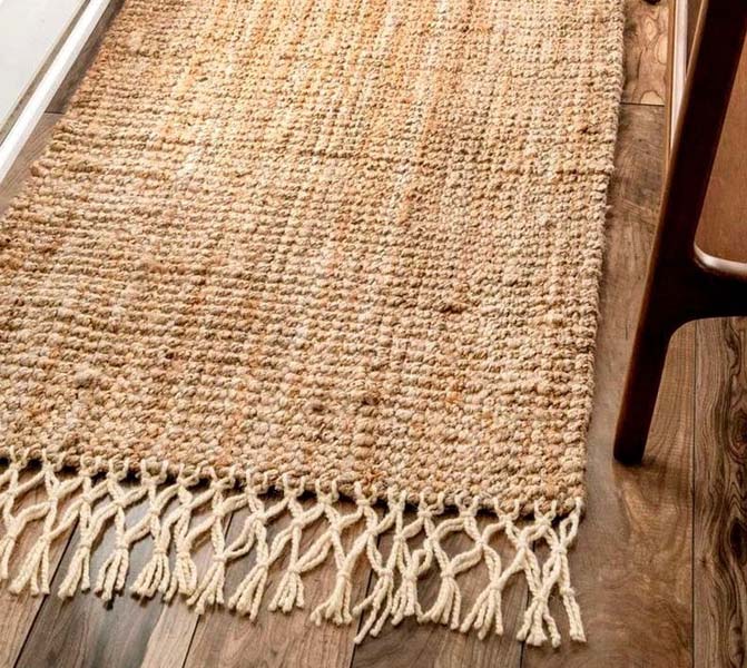 Tapis tissé en jute idéal pour la déco du sol en été