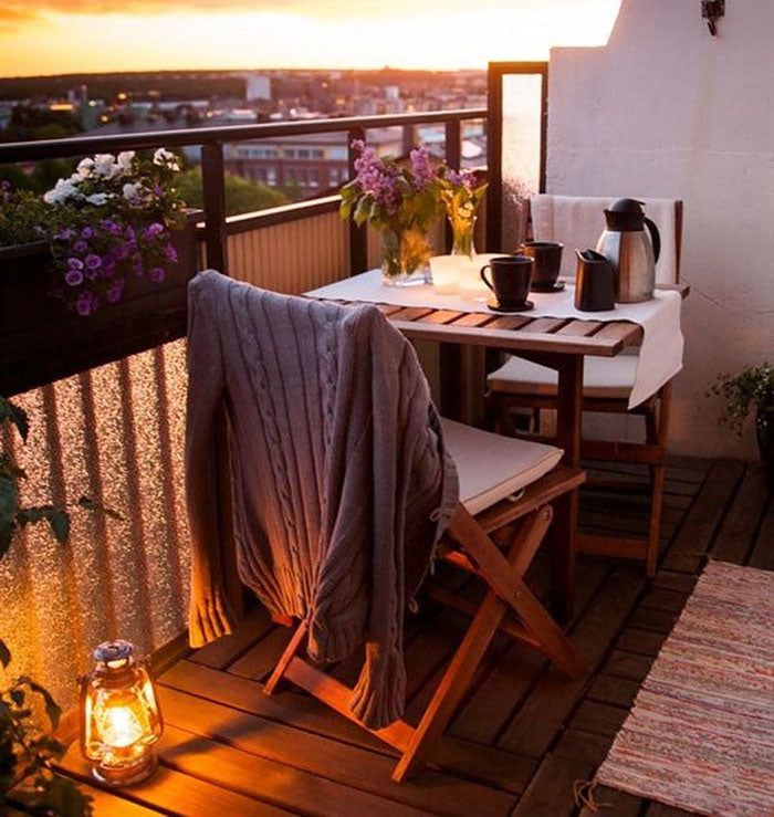 Terrasse avec Lanterne et coucher de soleil