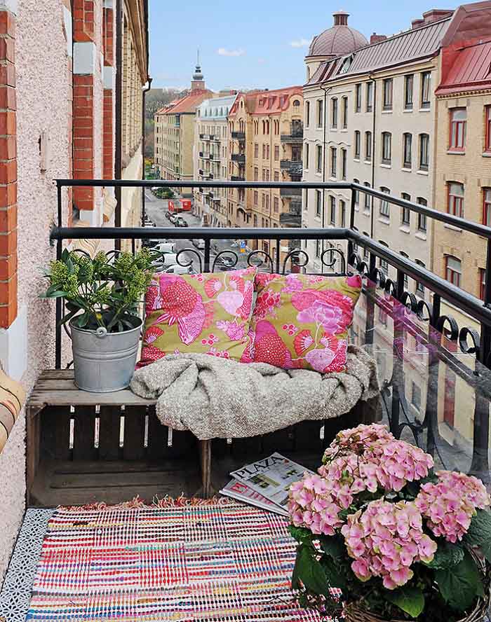 Terrasse avec Oreillers Roses