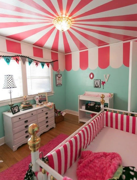 Thème carnaval pour décorer la chambre du nourrisson